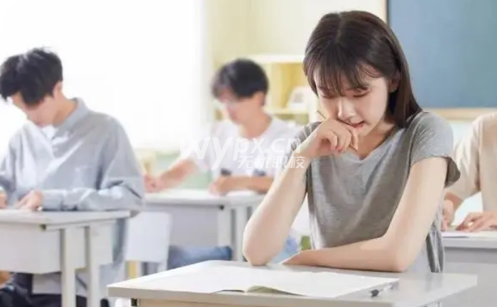 高考没考上大学去读职业学校可以吗