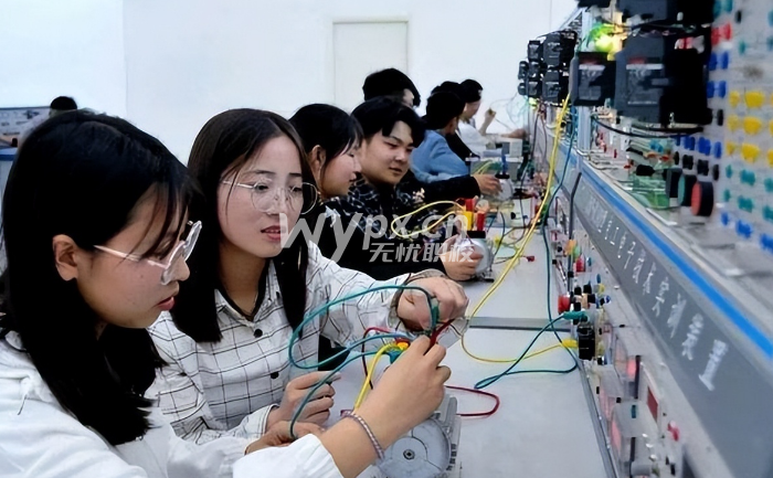初中毕业读技校是好出路吗