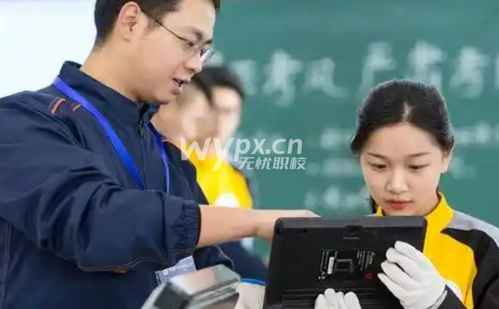 技校毕业直接工作还是考大学