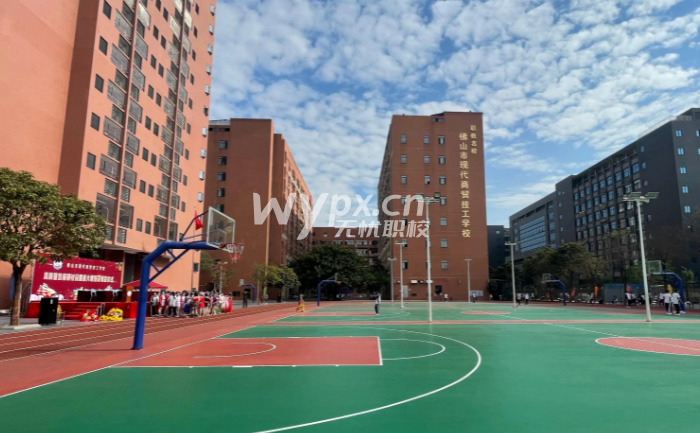初三毕业没考上高中上中职学校