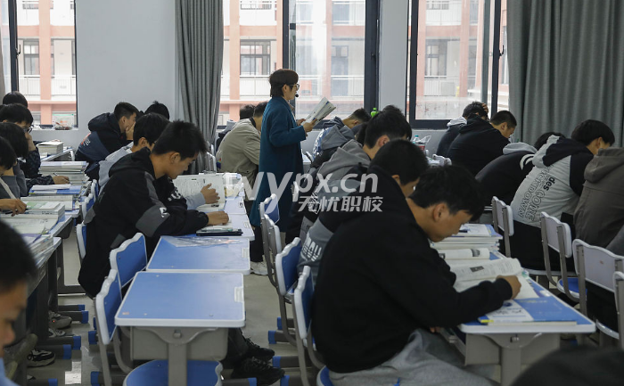初中毕业没考上高中选择上什么学校
