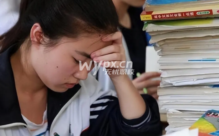 18岁高中毕业学什么技术好很迷茫