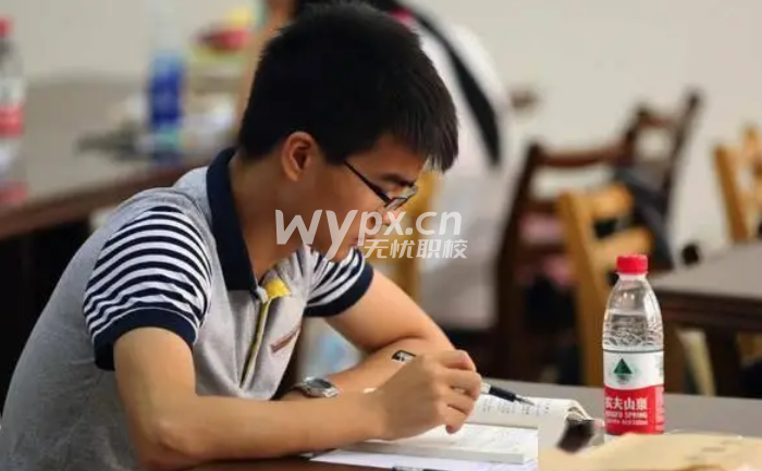 高考落榜学什么技术好？室内设计专业值得选择吗？